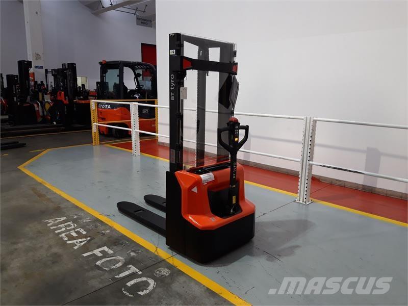 BT SHE100 Rankiniai padėklų rietuvai