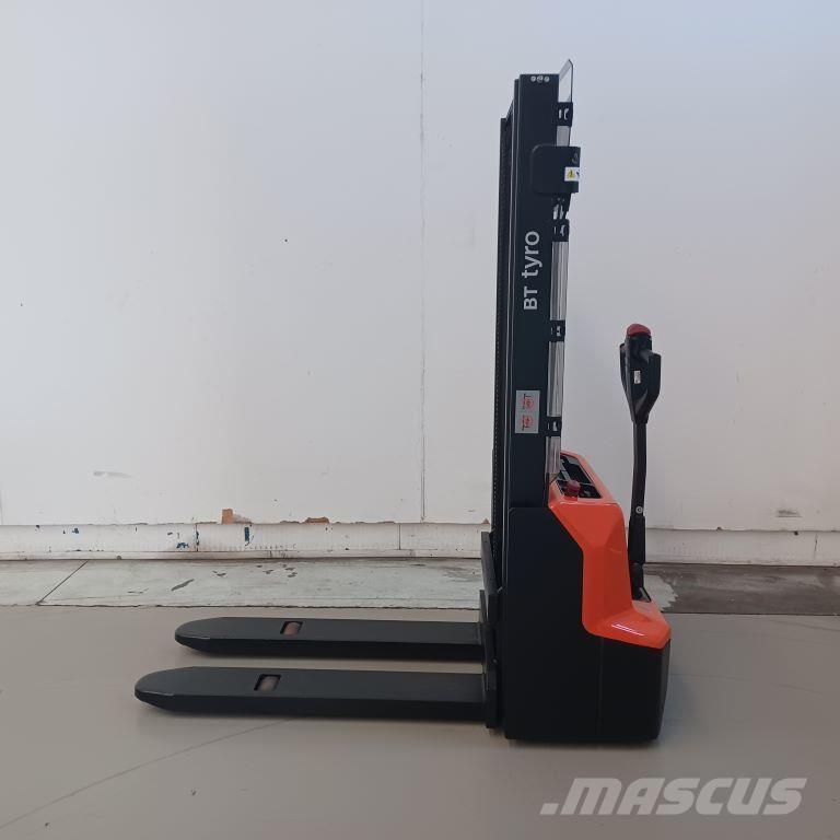 BT SHE100 Rankiniai padėklų rietuvai