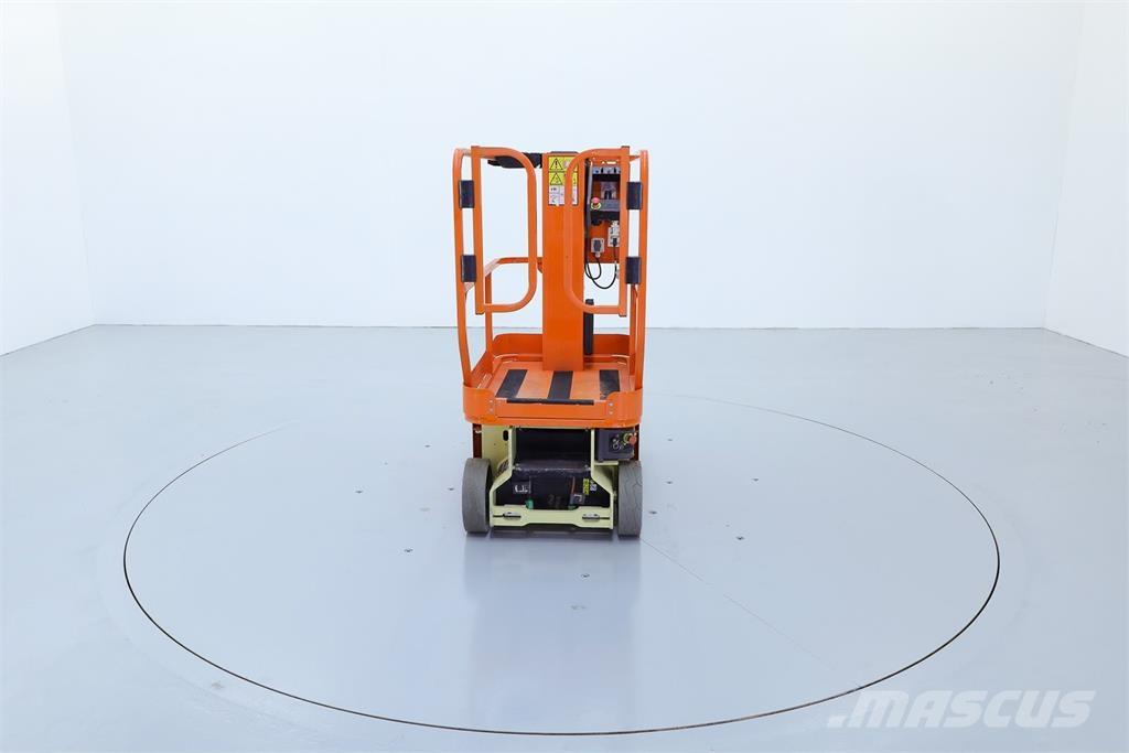 JLG 1230ES Vertikalūs stiebiniai keltuvai