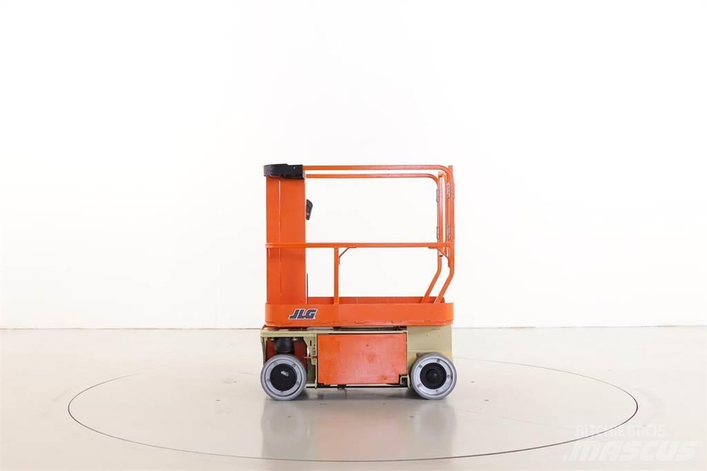 JLG 1230ES Vertikalūs stiebiniai keltuvai