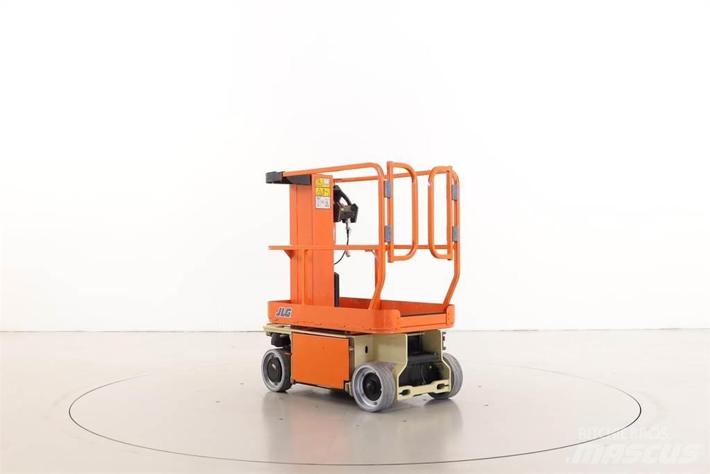 JLG 1230ES Vertikalūs stiebiniai keltuvai