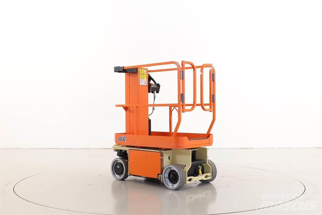 JLG 1230ES Vertikalūs stiebiniai keltuvai