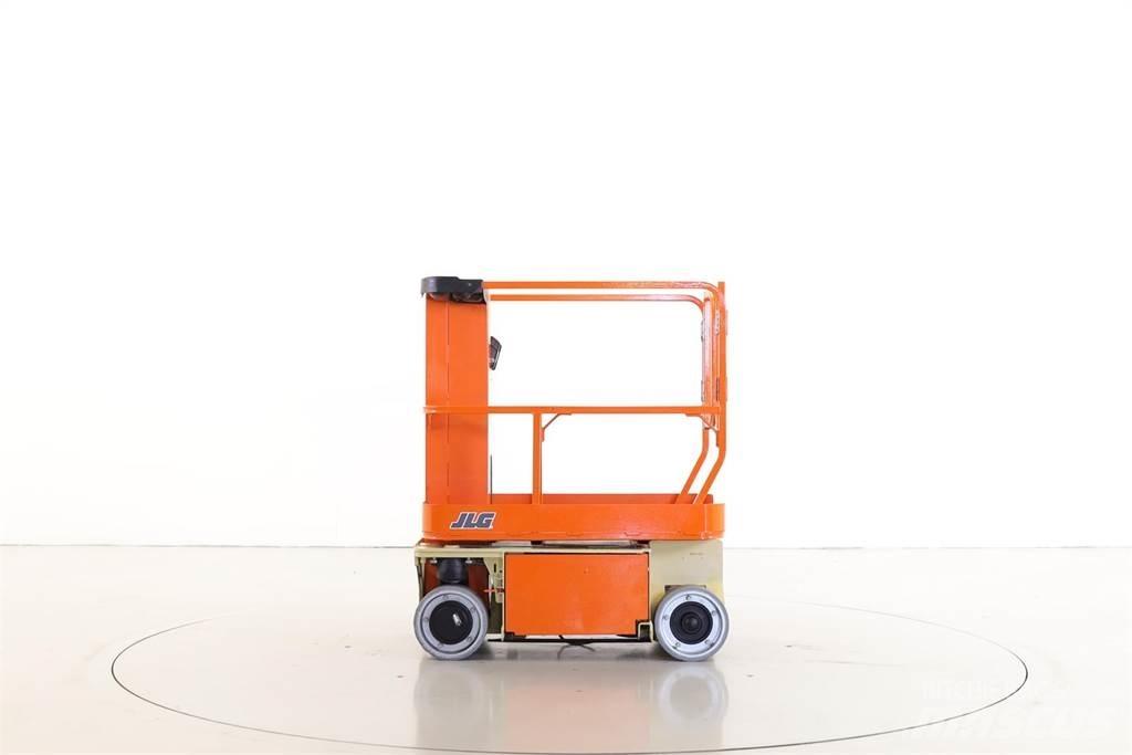 JLG 1230ES Vertikalūs stiebiniai keltuvai