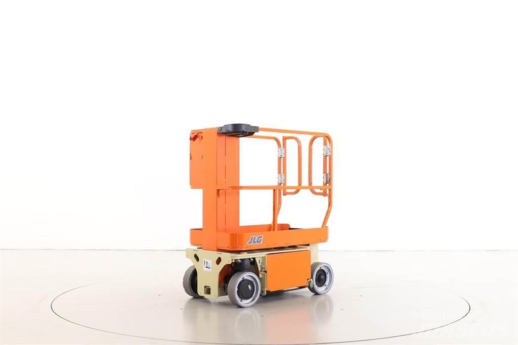 JLG 1230ES Vertikalūs stiebiniai keltuvai