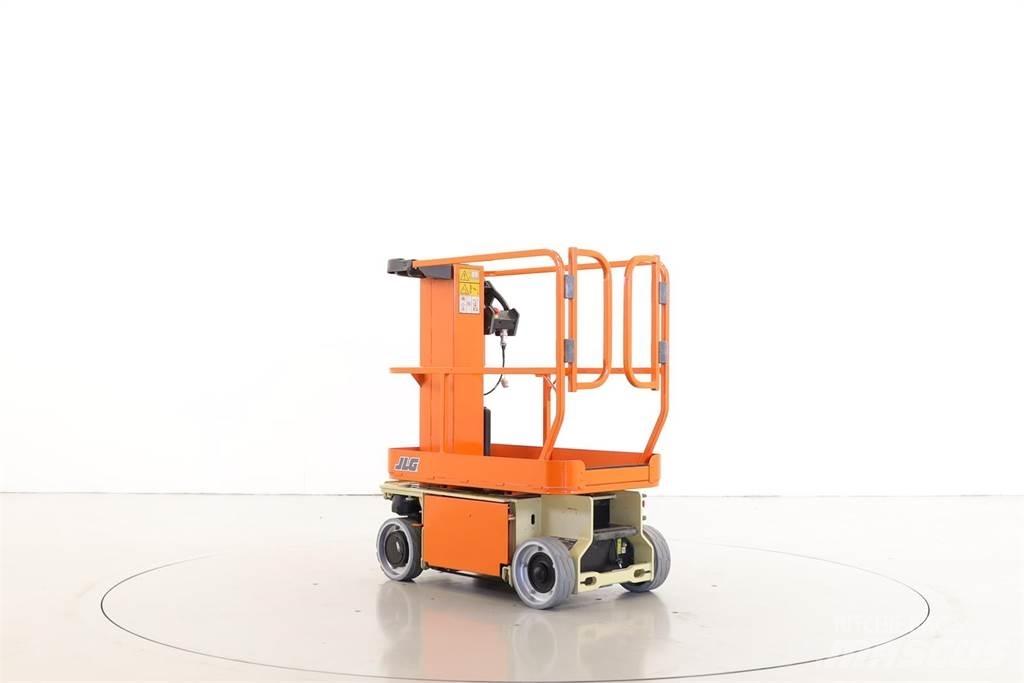 JLG 1230ES Vertikalūs stiebiniai keltuvai