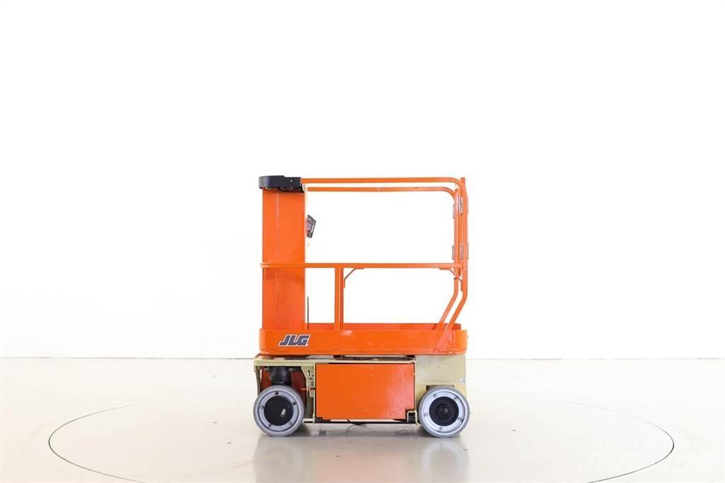 JLG 1230ES Vertikalūs stiebiniai keltuvai