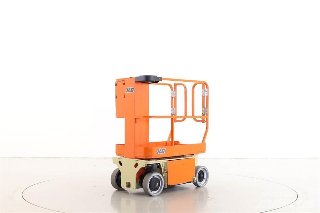 JLG 1230ES Vertikalūs stiebiniai keltuvai