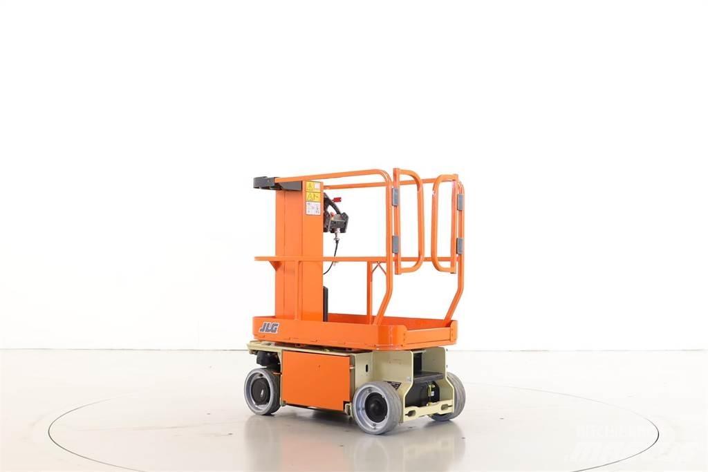 JLG 1230ES Vertikalūs stiebiniai keltuvai