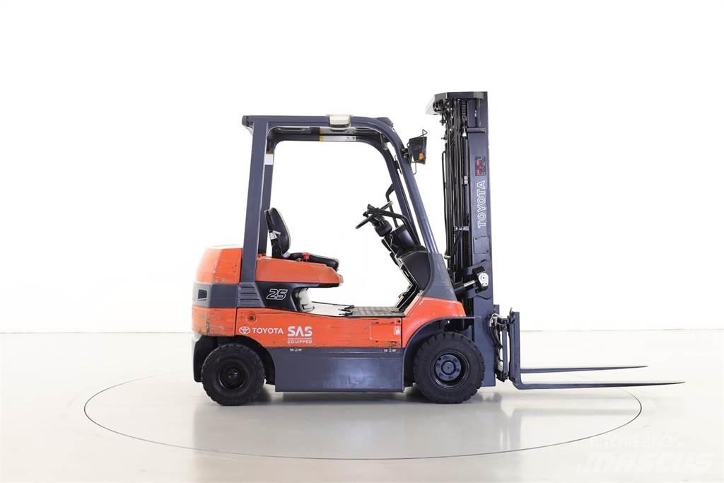 Toyota 7FB25 Elektriniai šakiniai krautuvai