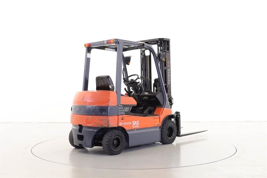 Toyota 7FB25 Elektriniai šakiniai krautuvai