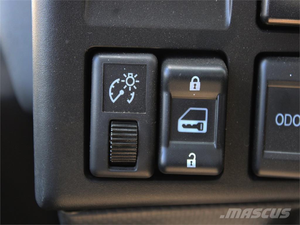 Isuzu NPR-HD Savivarčių priekabų vilkikai