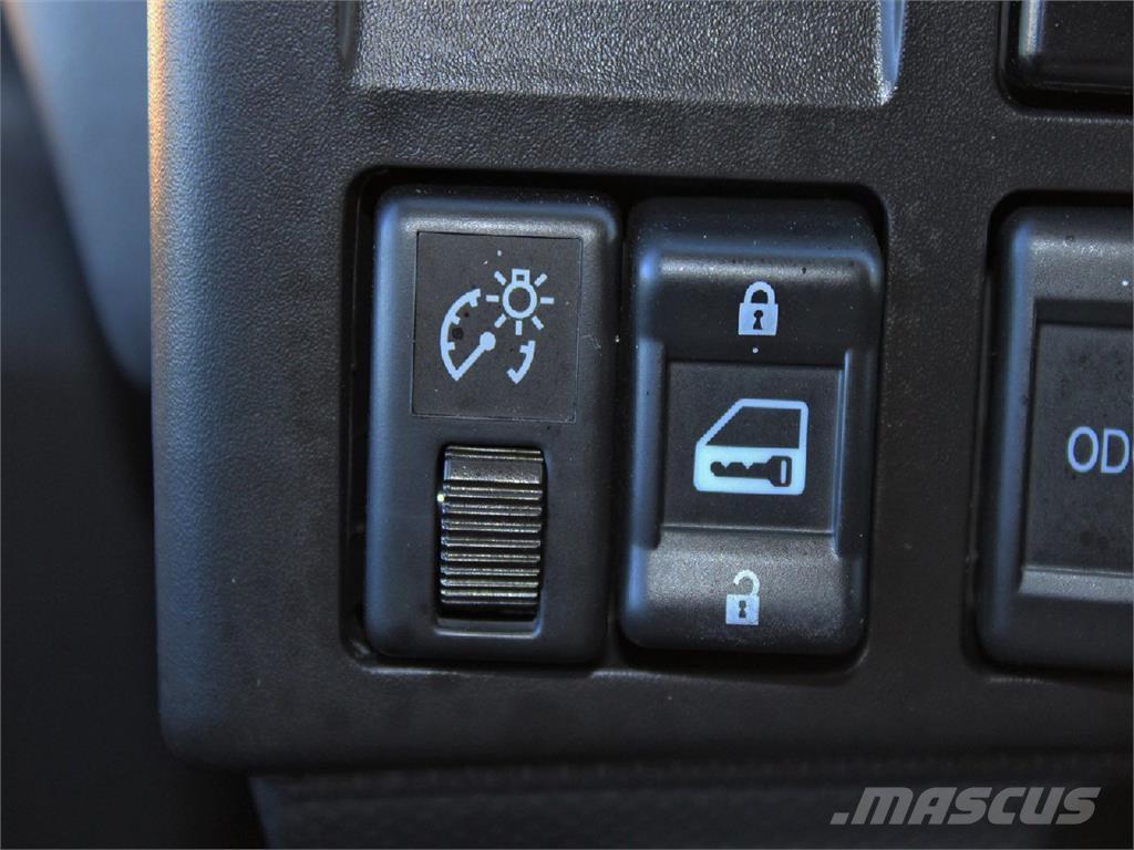 Isuzu NPR-HD Savivarčių priekabų vilkikai