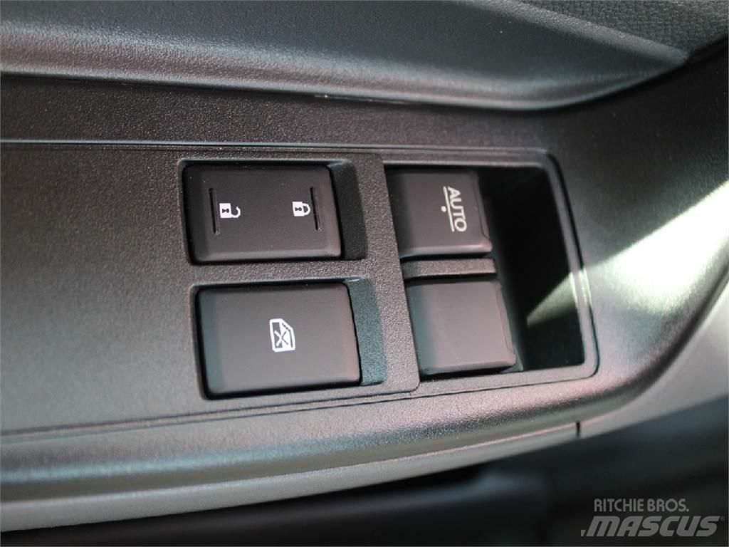 Isuzu NRR Sunkvežimiai su dengtu kėbulu