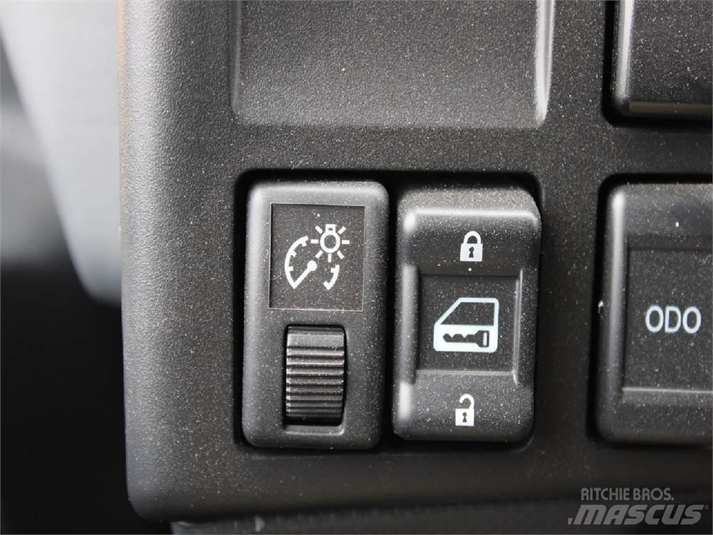 Isuzu NRR Konteinerių nuožulnaus pakėlimo ant platformos krautuvai