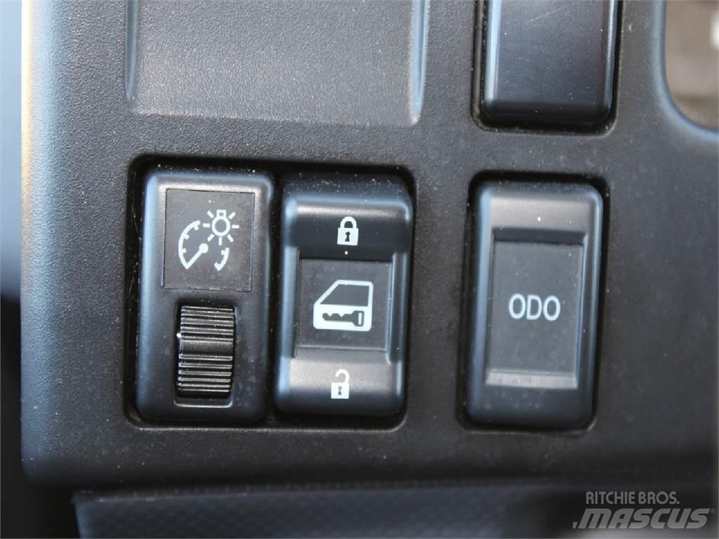 Isuzu NRR Savivarčių priekabų vilkikai