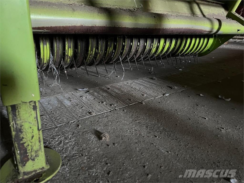 CLAAS VARIANT 260 Stačiakampių ryšulių presai