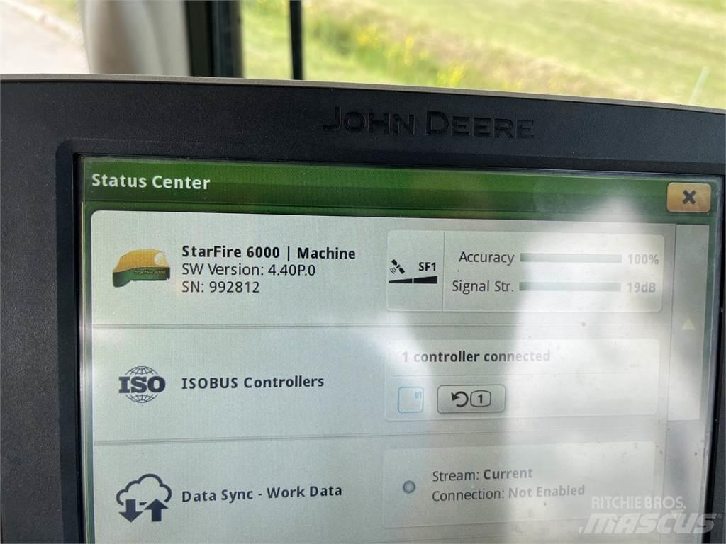 John Deere 6215R Traktoriai