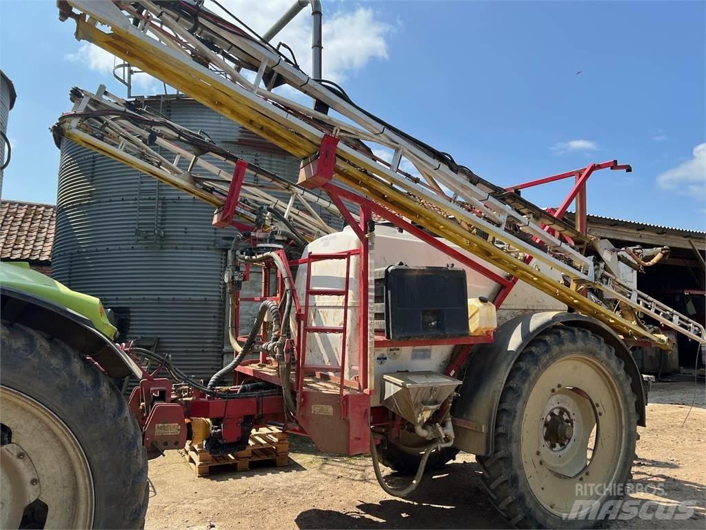 Landquip 3000L Prikabinami purkštuvai