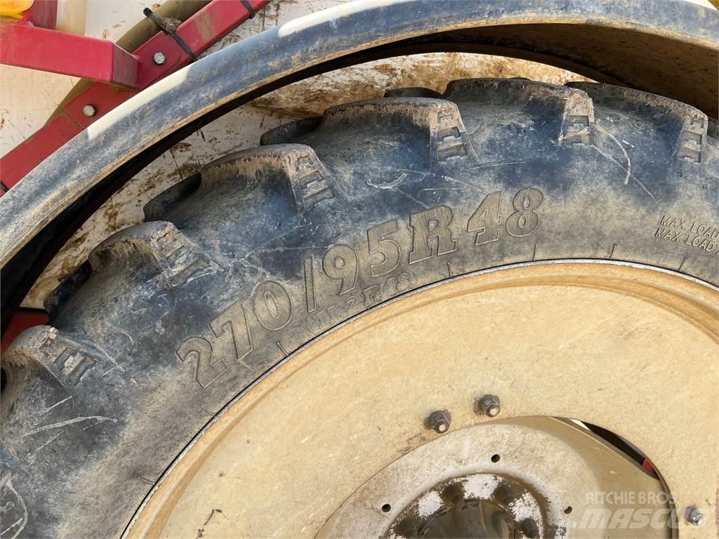 Landquip 3000L Prikabinami purkštuvai