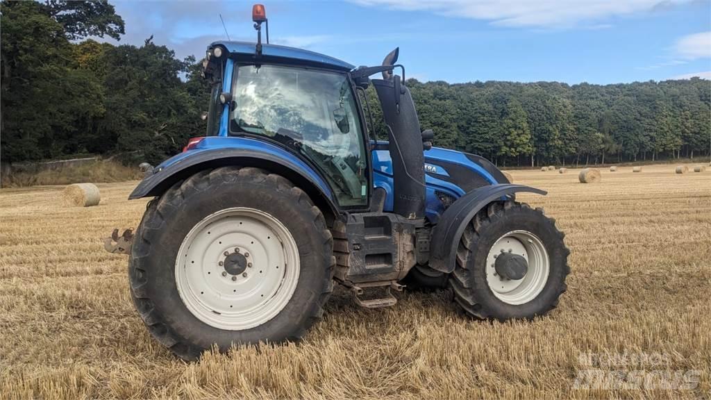 Valtra T214V Traktoriai