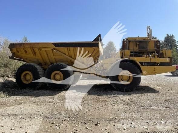 CAT D400D Karjeriniai savivarčiai
