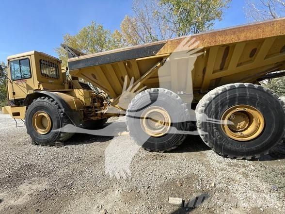 CAT D400D Karjeriniai savivarčiai