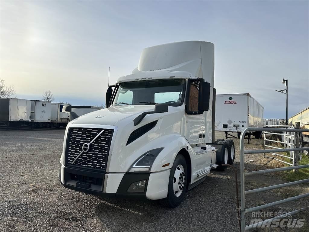 Volvo VNL300 Naudoti vilkikai