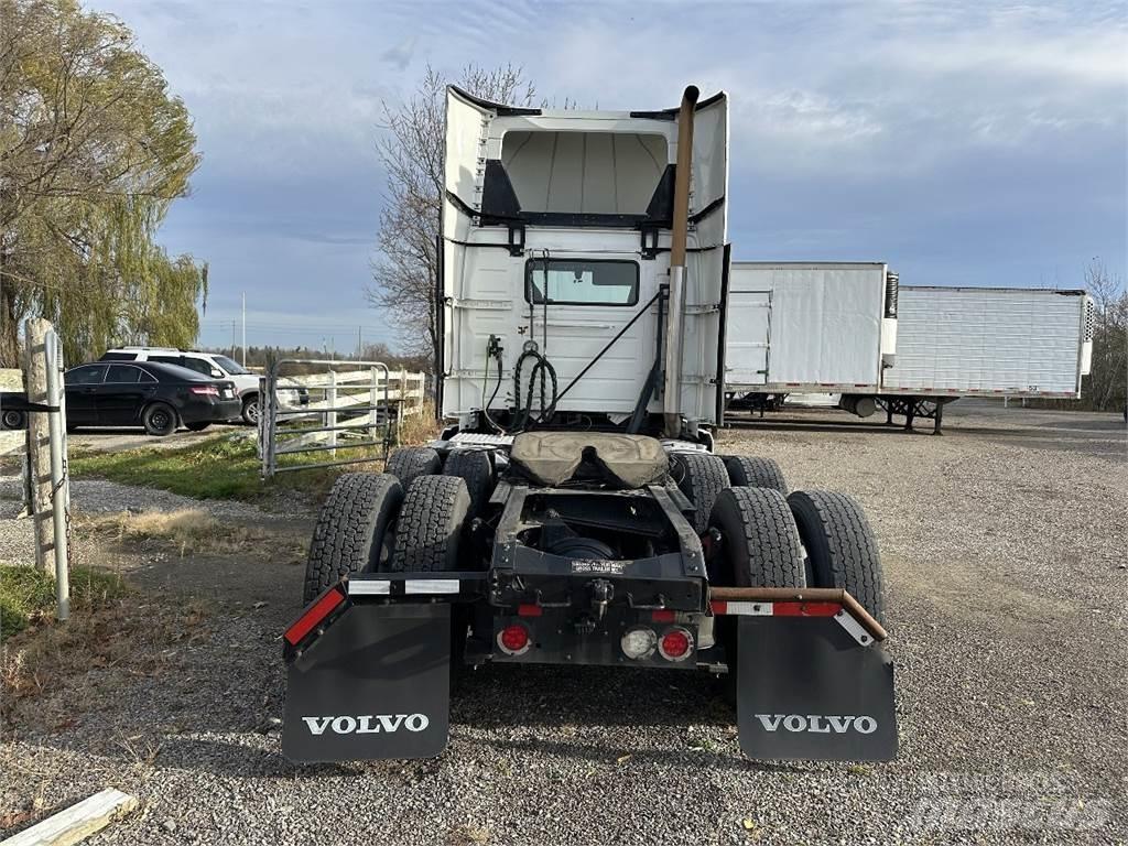 Volvo VNL300 Naudoti vilkikai