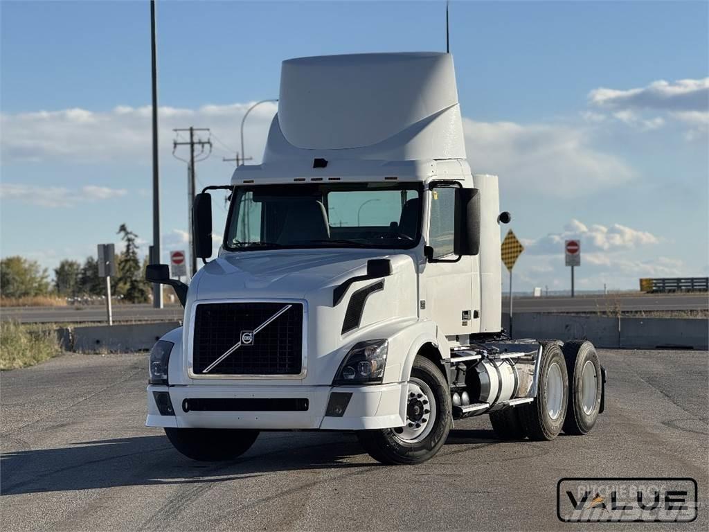 Volvo VNL300 Naudoti vilkikai