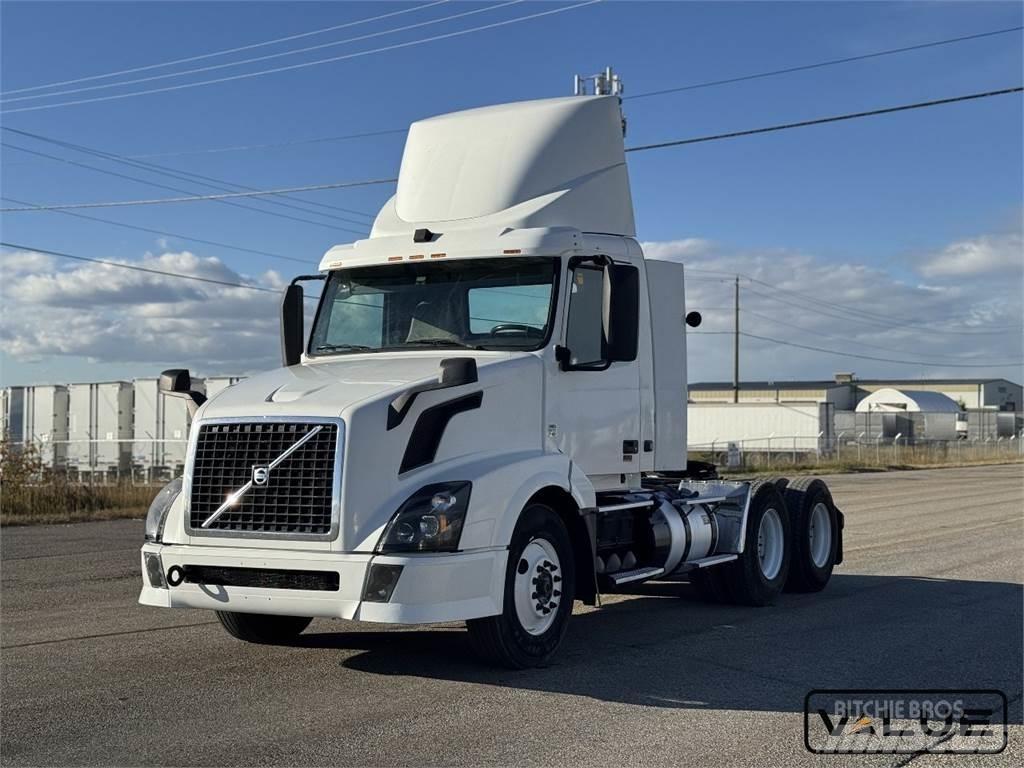Volvo VNL300 Naudoti vilkikai