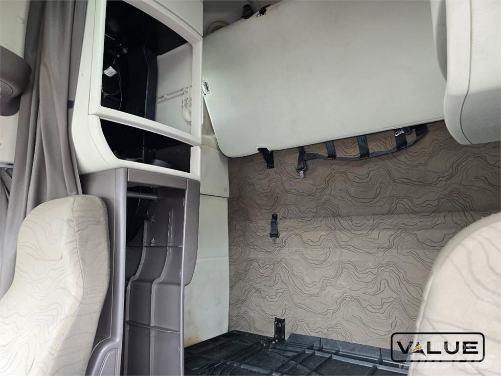 Volvo VNL670 Naudoti vilkikai