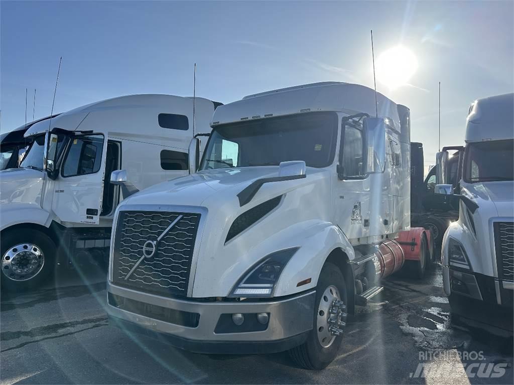 Volvo VNL740 Naudoti vilkikai