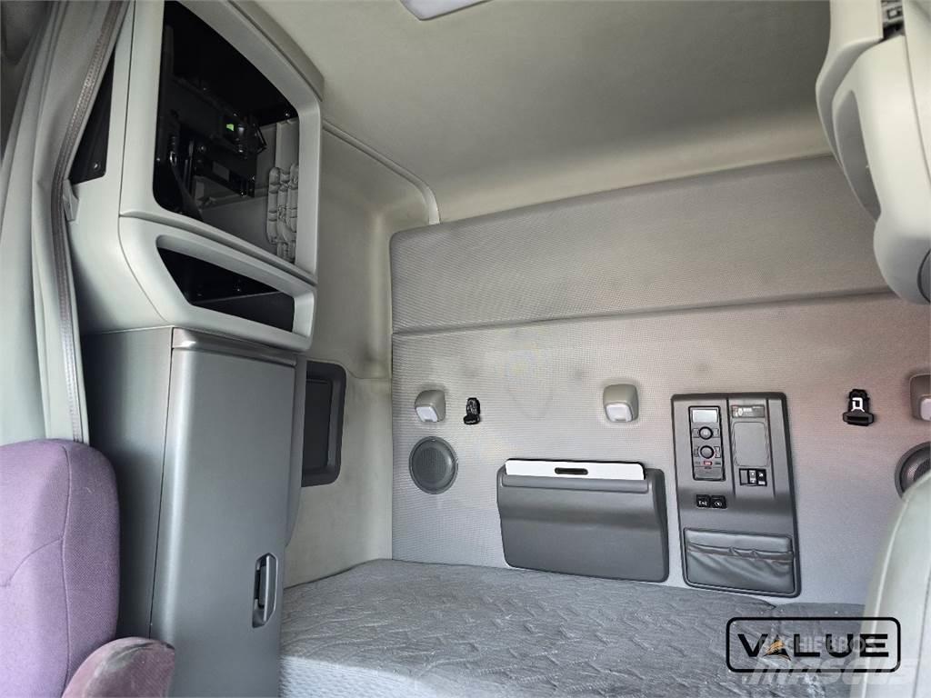 Volvo VNL740 Naudoti vilkikai