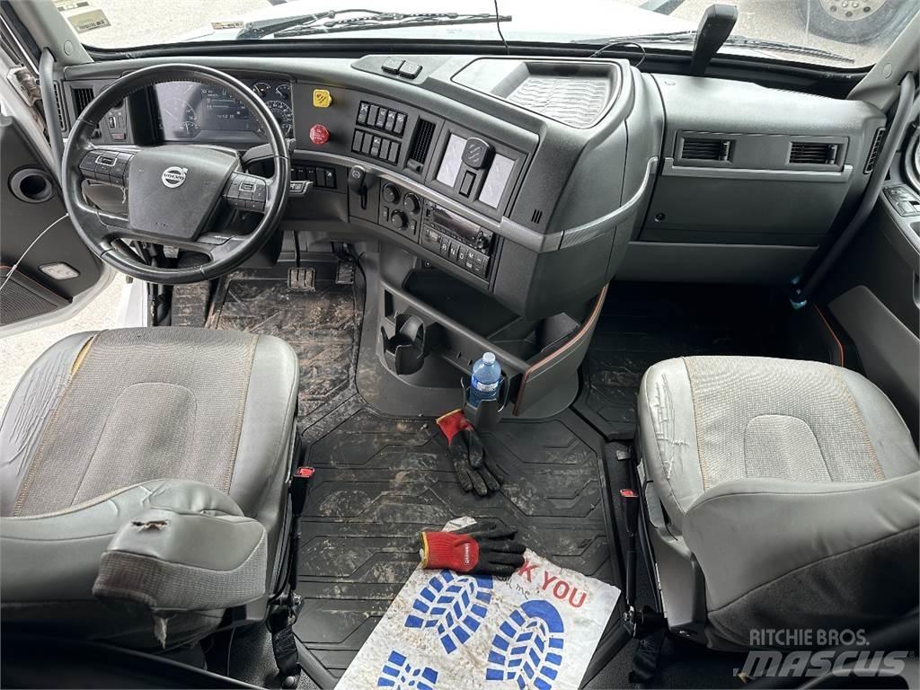 Volvo VNL760 Naudoti vilkikai