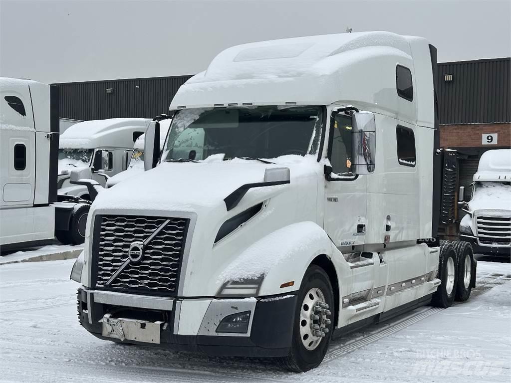 Volvo VNL860 Naudoti vilkikai
