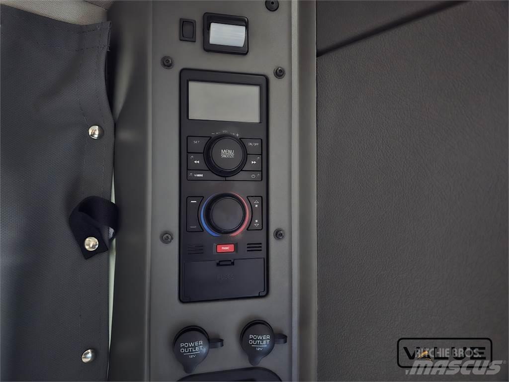 Volvo VNL860 Naudoti vilkikai