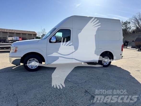 Nissan NV2500HD Statyba - Kita