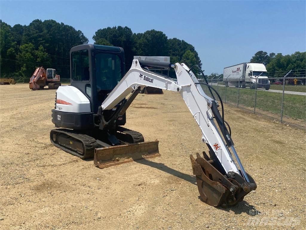 Bobcat E32 Statyba - Kita
