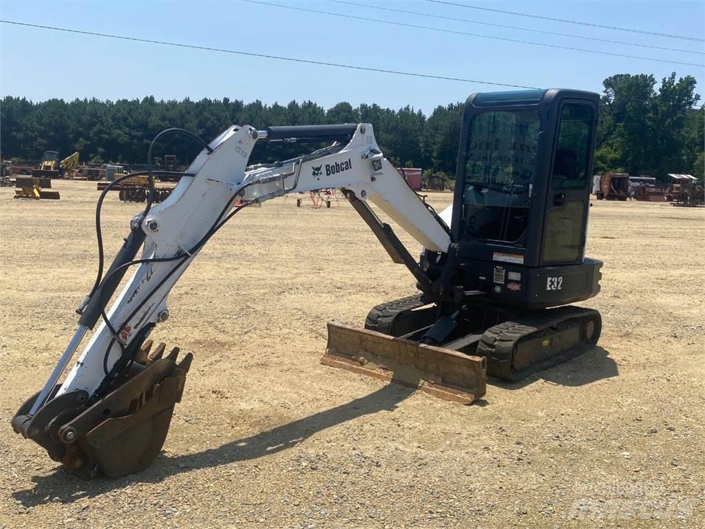 Bobcat E32 Statyba - Kita