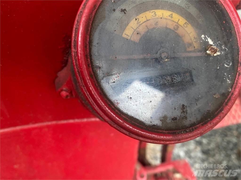 Farmall 400 Statyba - Kita