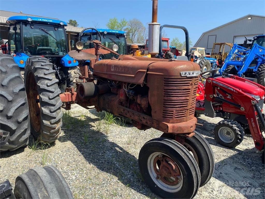 Farmall H Statyba - Kita