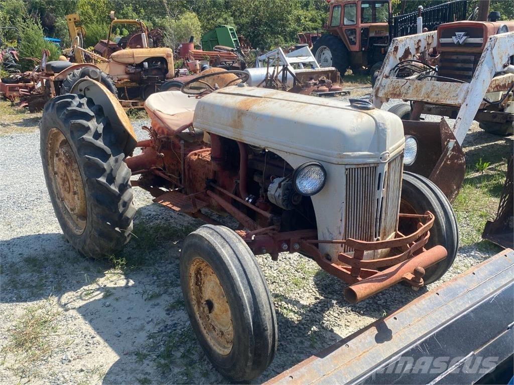 Ford 8N Statyba - Kita