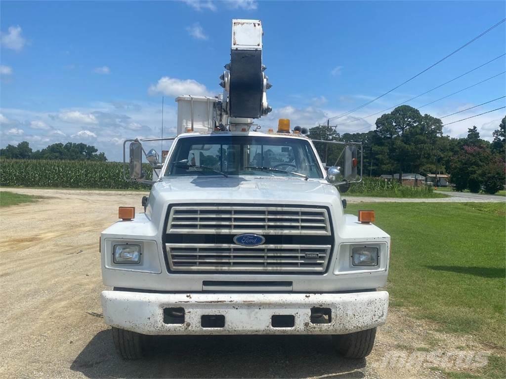 Ford F-800 Statyba - Kita