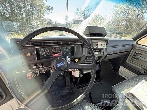 Ford F-800 Statyba - Kita