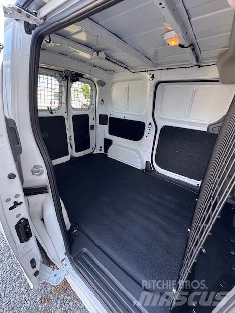Nissan NV200 Statyba - Kita