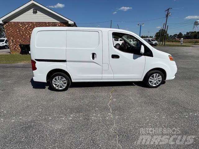 Nissan NV200 Statyba - Kita