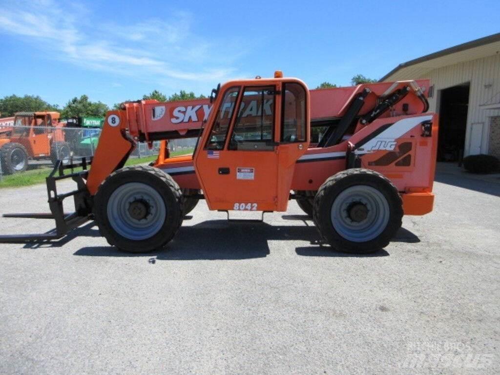 SkyTrak 8042 Statyba - Kita