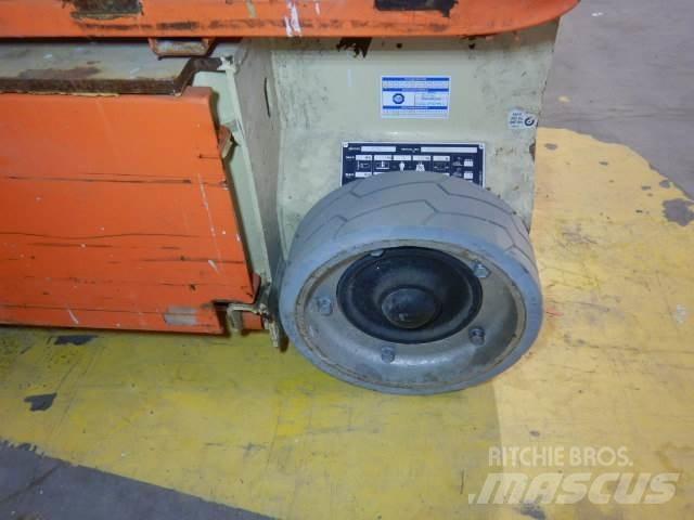 JLG 1230ES Vertikalūs stiebiniai keltuvai