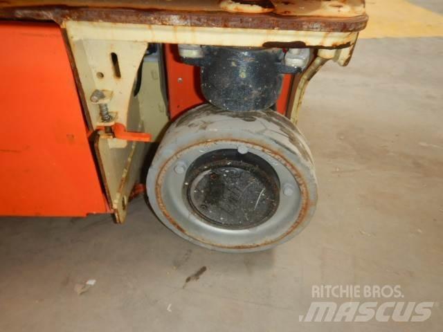 JLG 1230ES Vertikalūs stiebiniai keltuvai