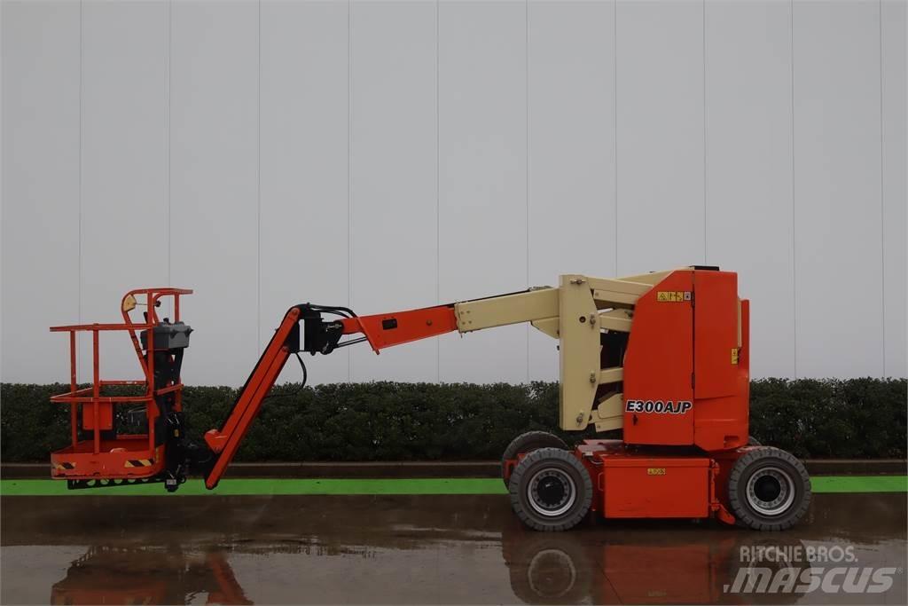 JLG E300AJP Alkūniniai keltuvai
